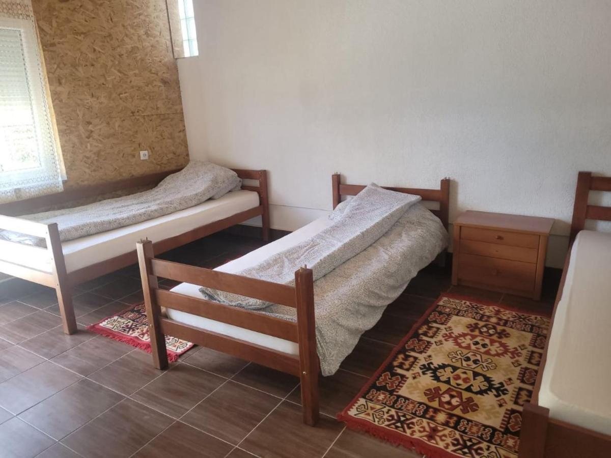 Lola Guest House Vusanje Exterior photo